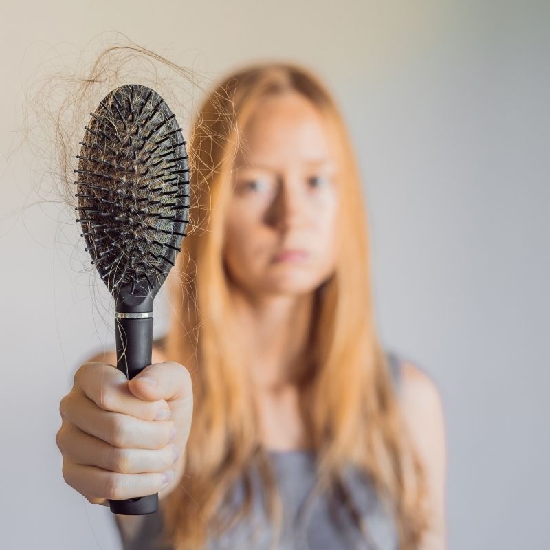 opadanje kose kod žena na temenu